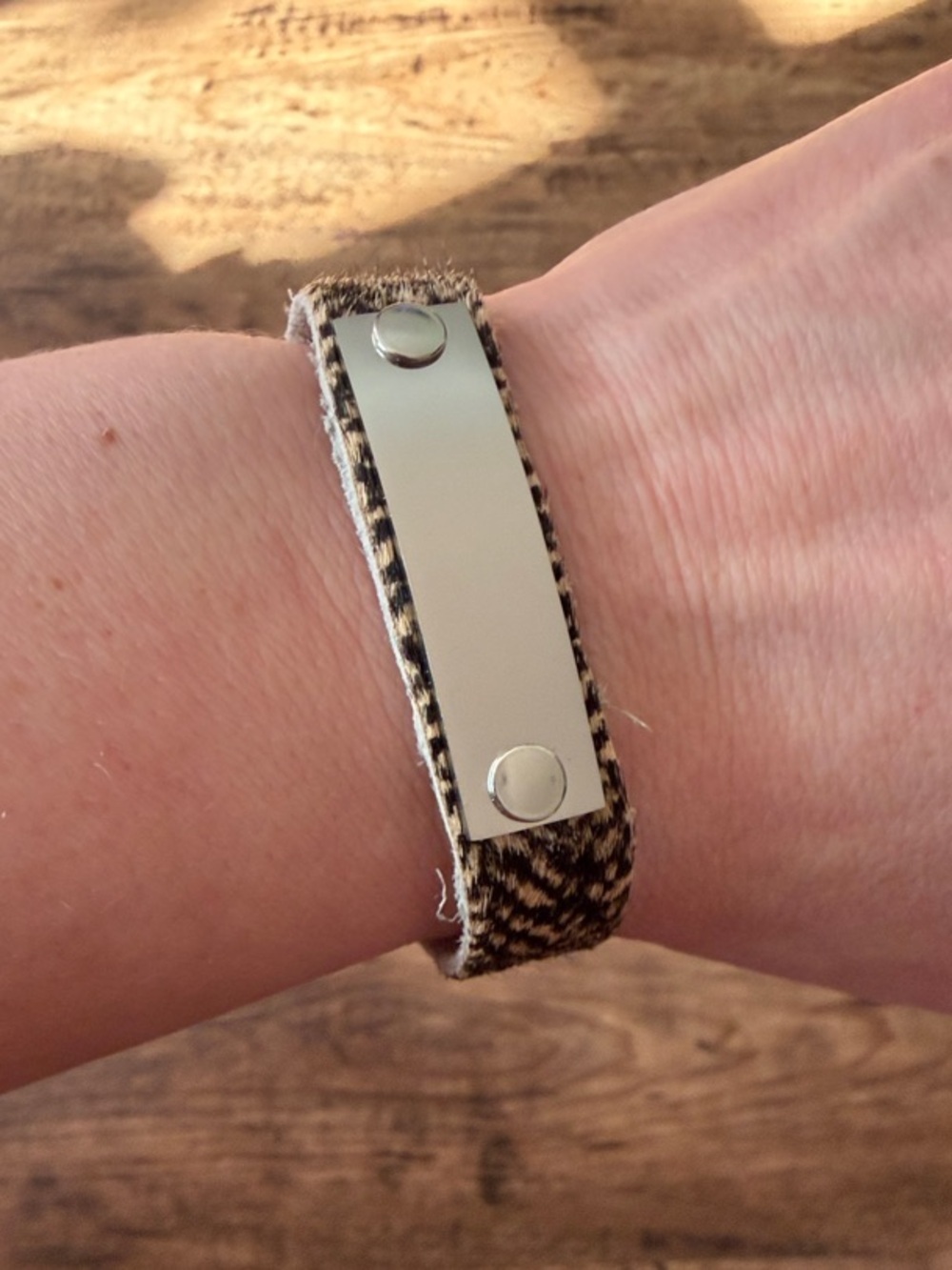 Snap Bracelet with Black and Cream Pattern engraveable - Picture 2 of 3